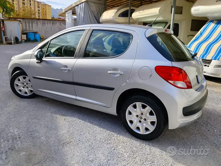 Peugeot 207 2010 photo 3