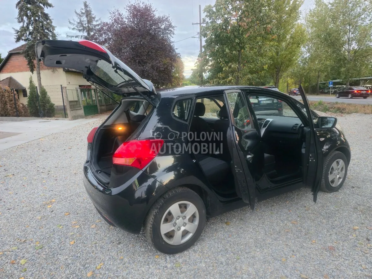 Kia Venga 2013 photo 4