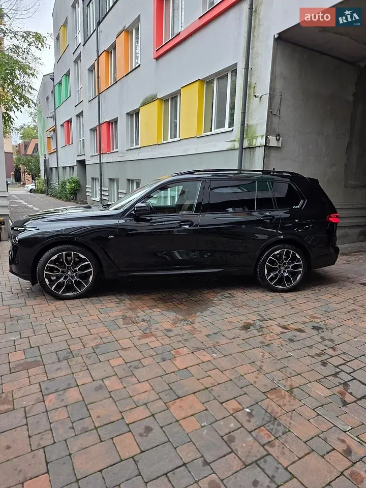 BMW X7 2023 photo 2
