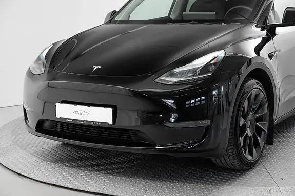 Tesla Model Y 2023 photo 2