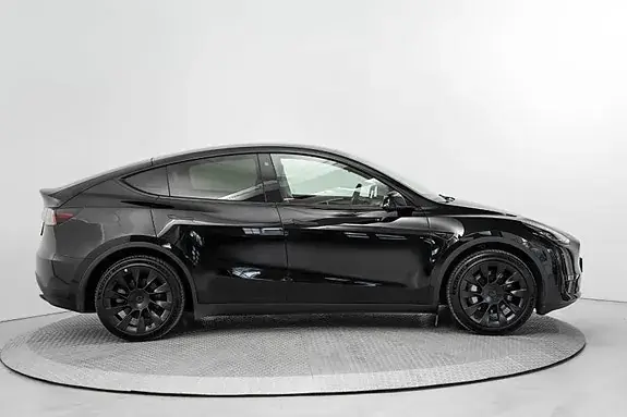 Tesla Model Y 2023 photo 4