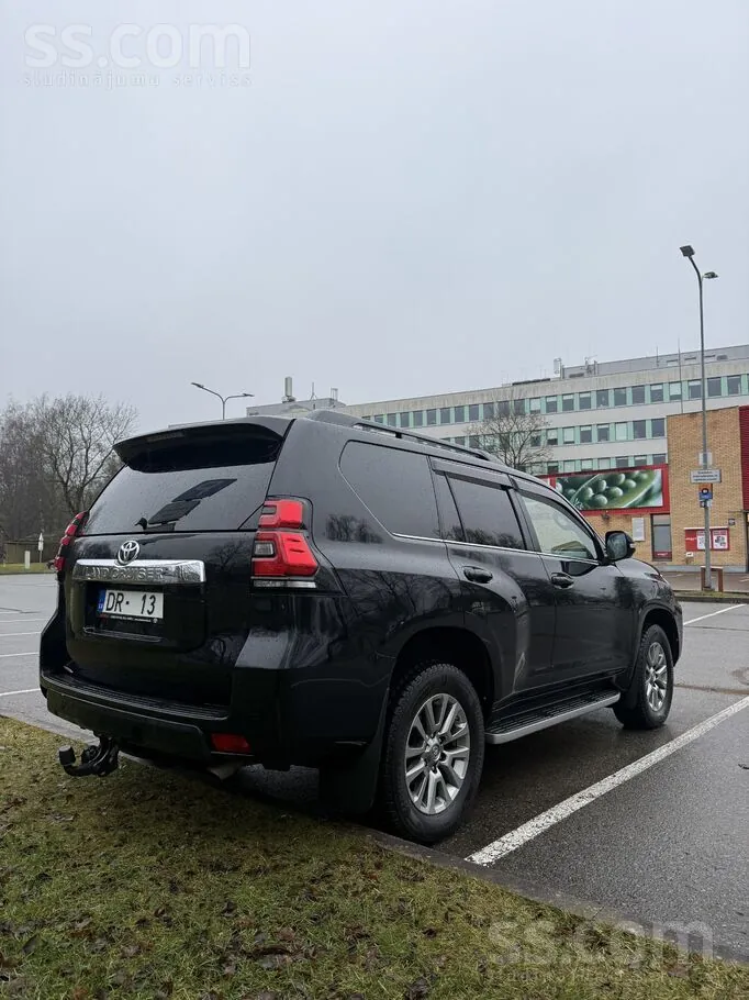 Toyota Land Cruiser 2018 photo 3