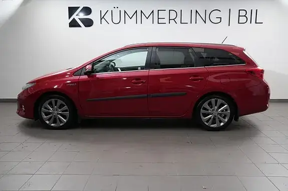 Toyota Auris 2014 photo 2