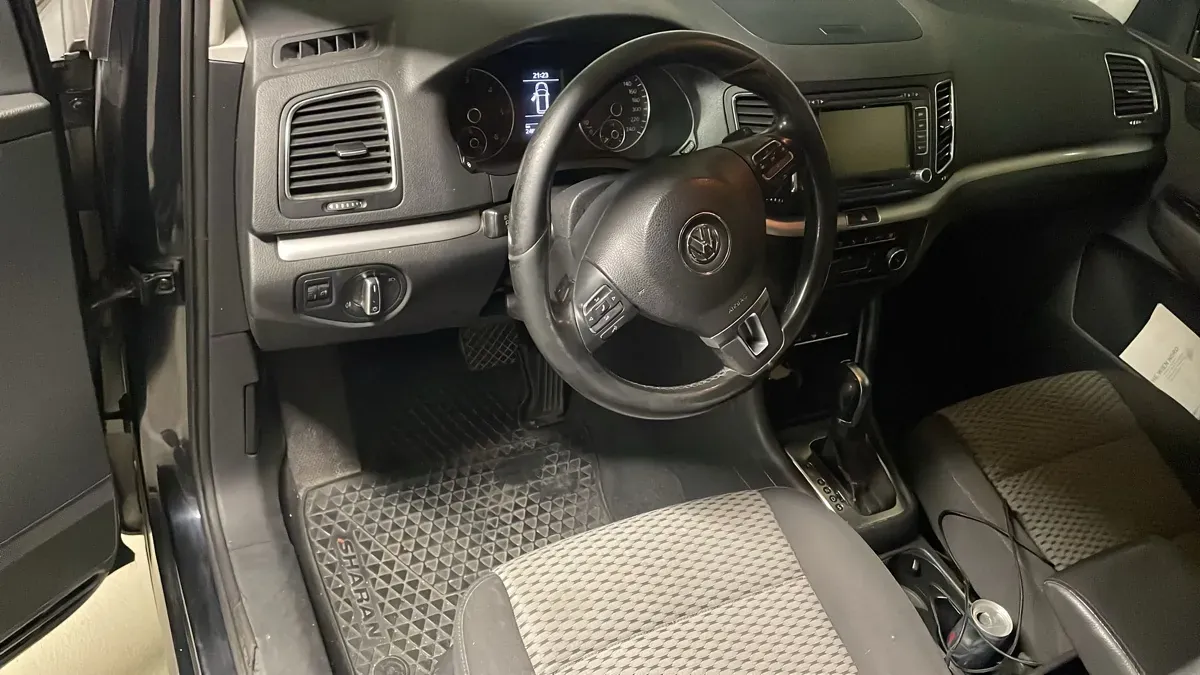 Volkswagen Sharan 2011 photo 3