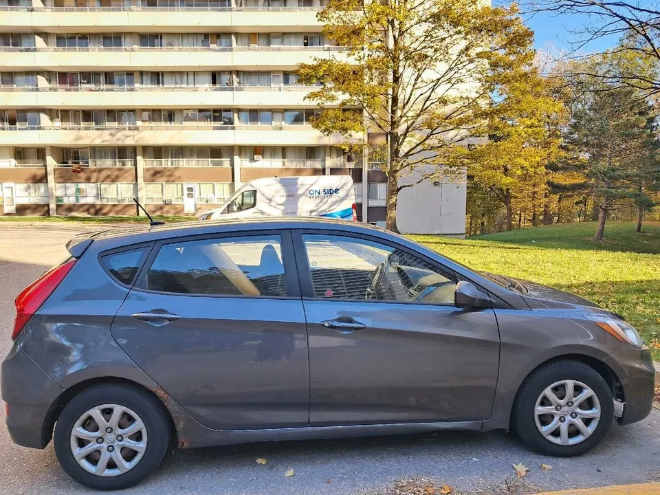 Hyundai Accent 2012 photo 4