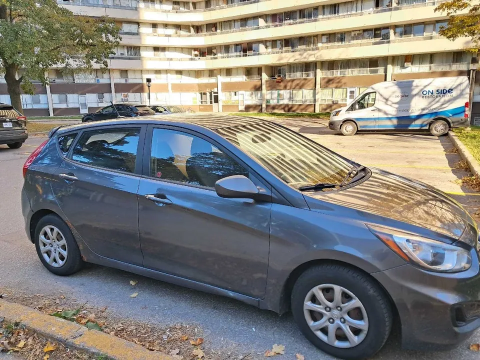 Hyundai Accent 2012 photo 3
