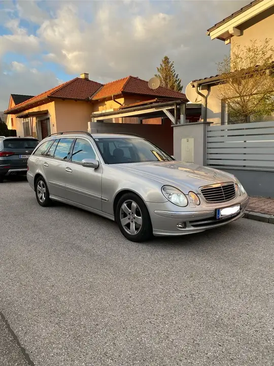 Mercedes-Benz E-Class 2005 photo 2