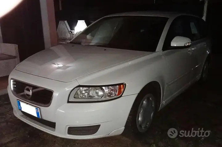 Volvo V50 2011 photo 4
