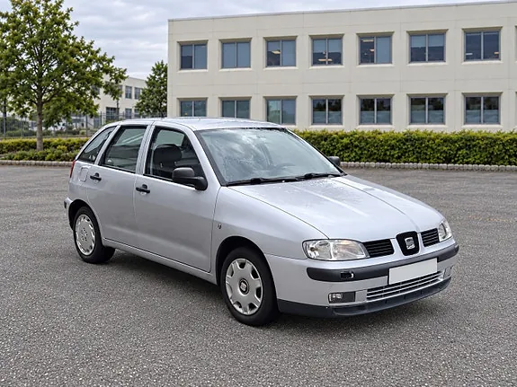 Seat Ibiza 2002 photo 3