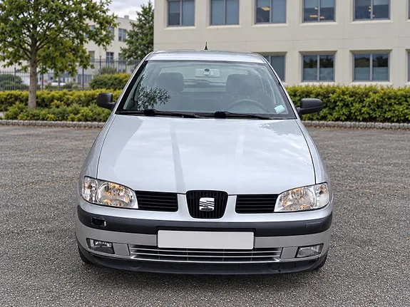 Seat Ibiza 2002 photo 2