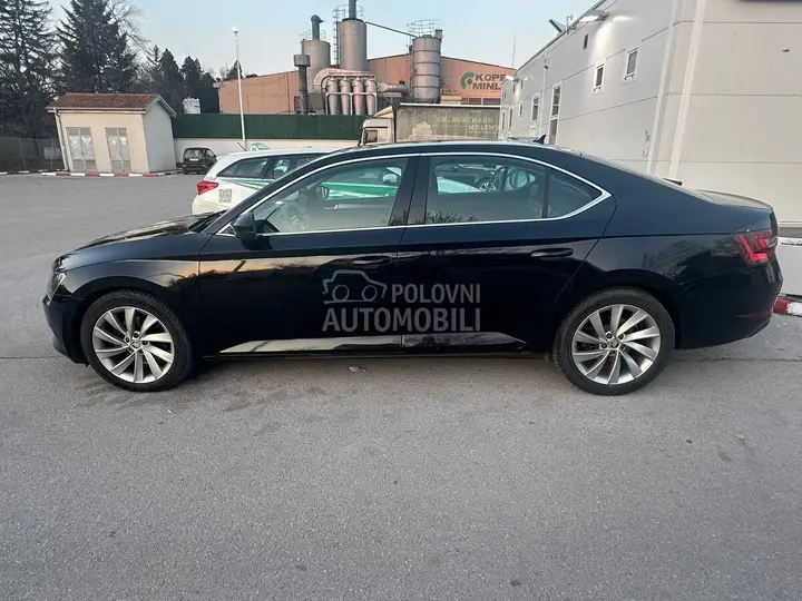 Skoda Superb 2018 photo 2