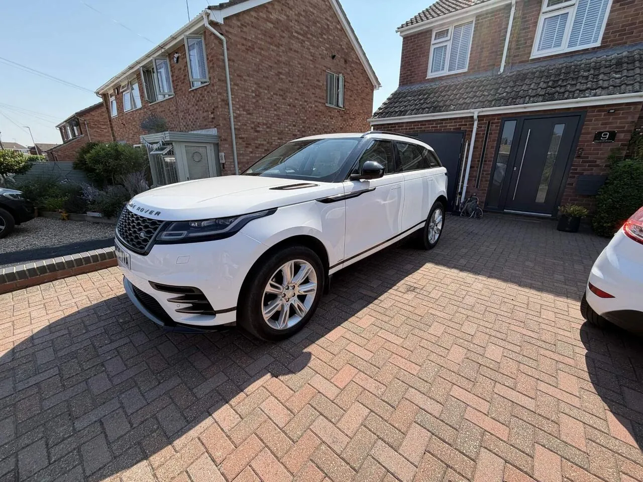 Land Rover Range Rover Velar 2020 photo 3
