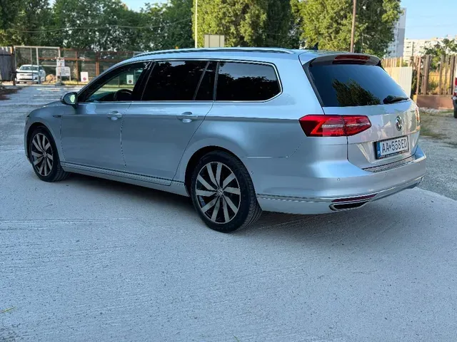 Volkswagen Passat Variant 2015 photo 2