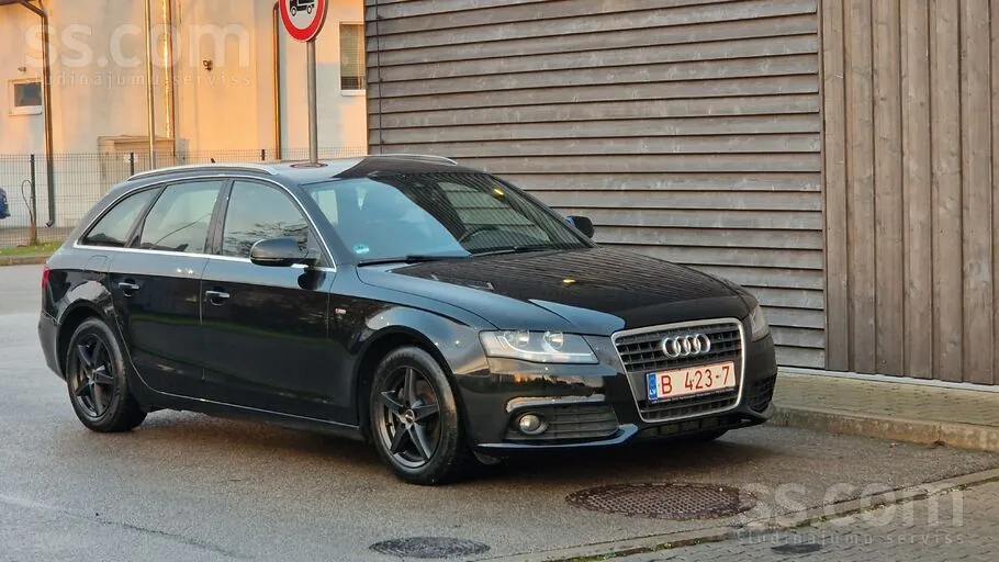 Audi A4 2011 photo 2