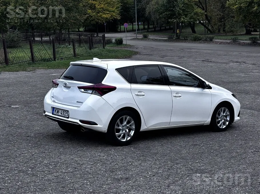 Toyota Auris 2016 photo 2