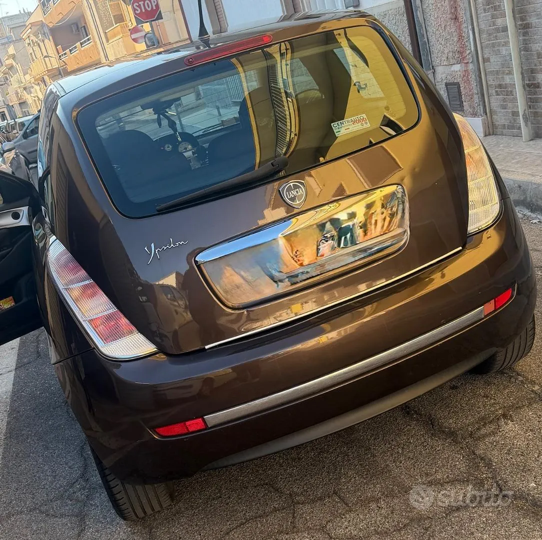 Lancia Ypsilon