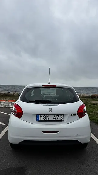 Peugeot 208 2012 photo 3
