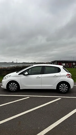 Peugeot 208 2012 photo 5