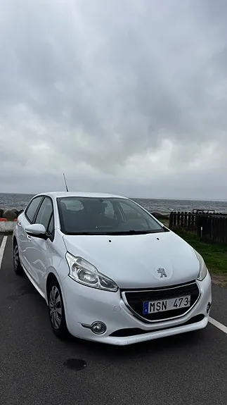 Peugeot 208 2012 photo 2