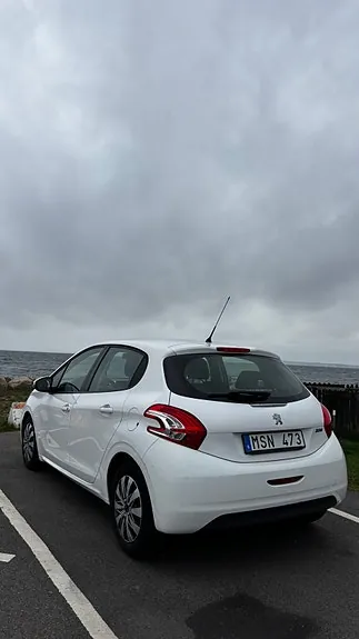 Peugeot 208 2012 photo 4