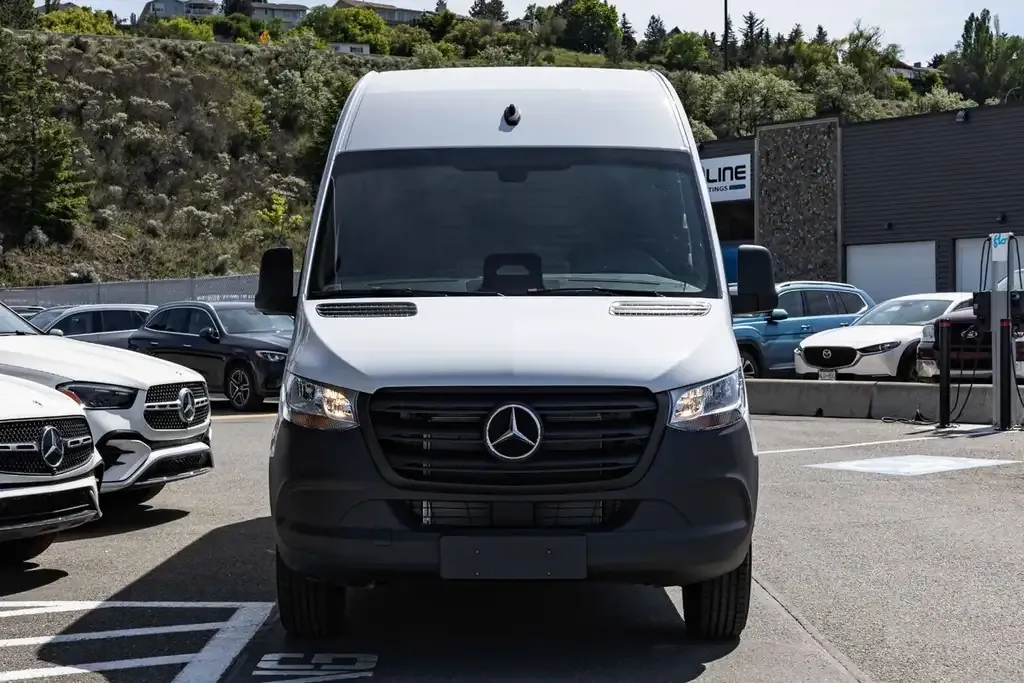 Mercedes-Benz Sprinter 2026 photo 2