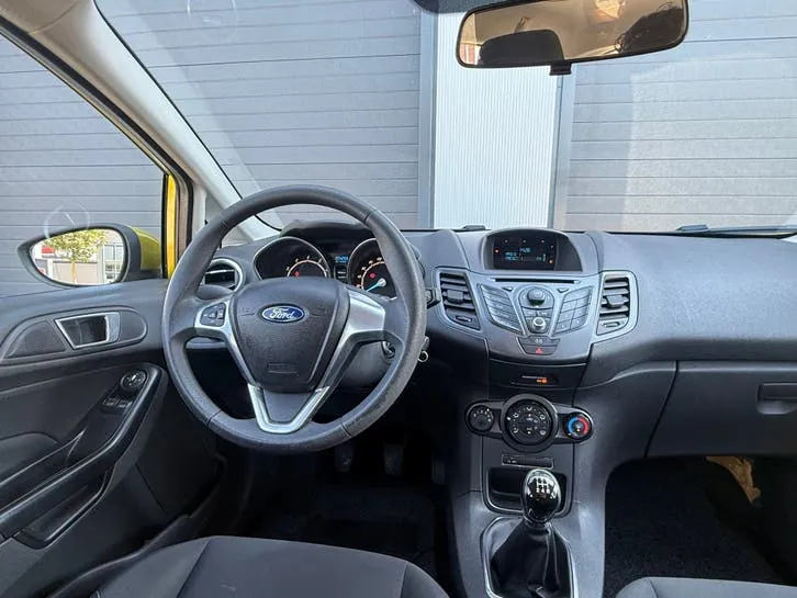 Ford Fiesta 2013 photo 2