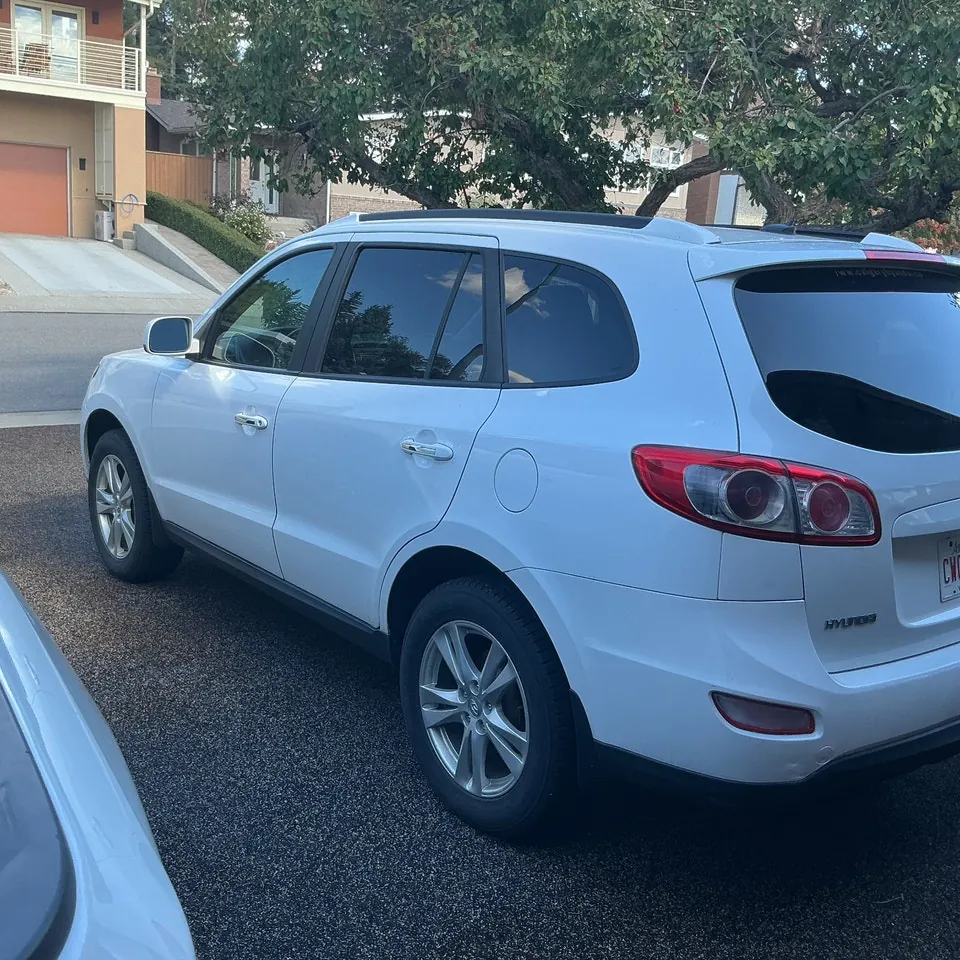 Hyundai Santa Fe 2011 photo 3