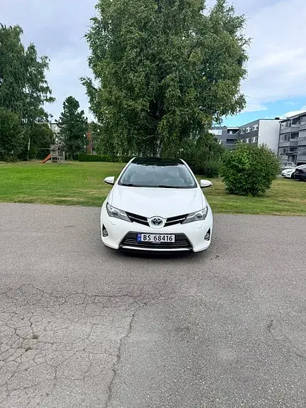 Toyota Auris 2013 photo 2