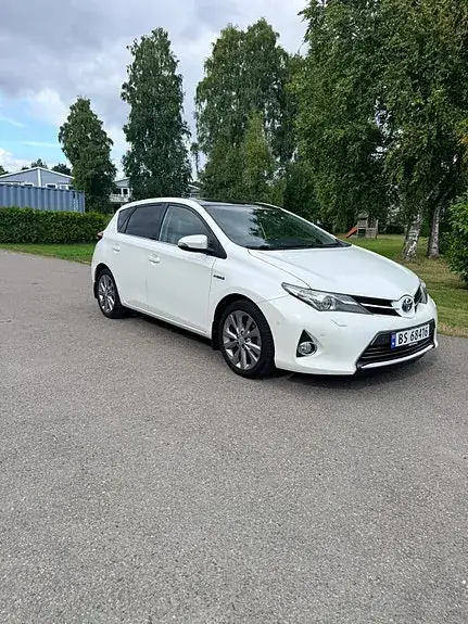 Toyota Auris 2013 photo 3