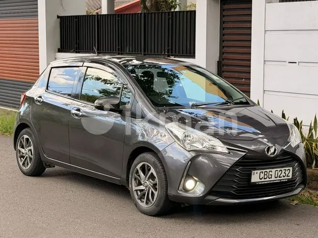 Toyota Vitz 2017 photo 2