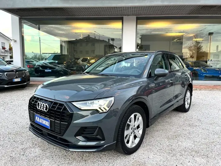 Audi Q3 2019 photo 2