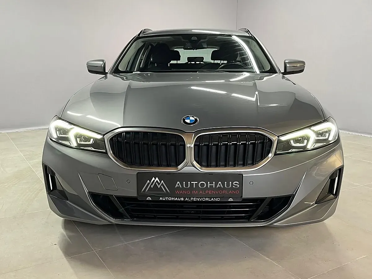 BMW 3 Series 2023 photo 3