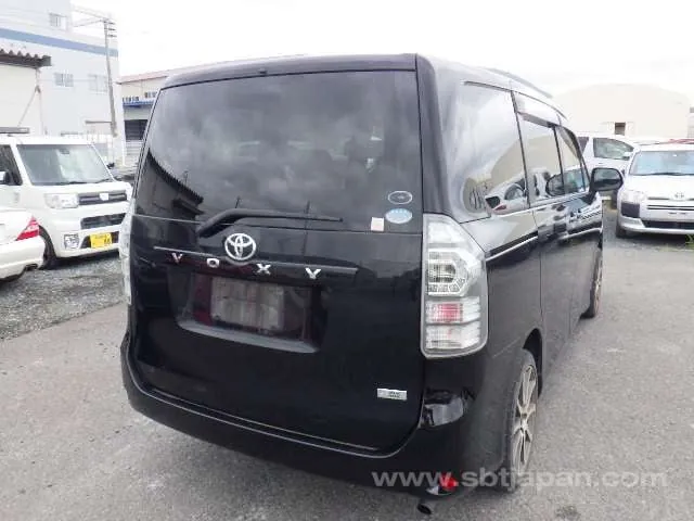 Toyota Voxy 2010 photo 4