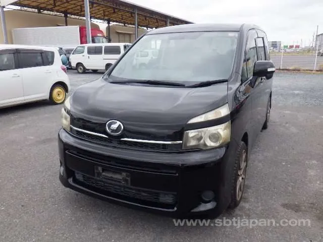 Toyota Voxy 2010 photo 2