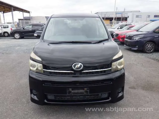 Toyota Voxy 2010 photo 5