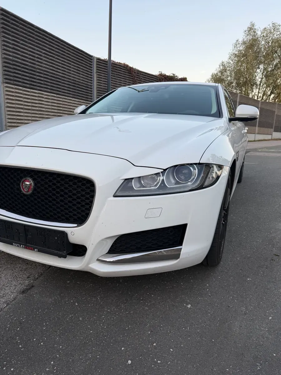 Jaguar Xf 2017 photo 2