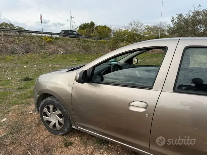 Dacia Sandero 2014 photo 2