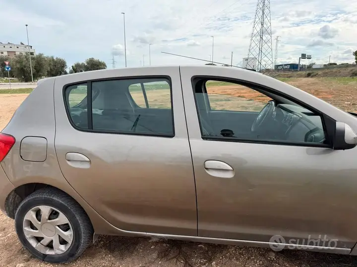 Dacia Sandero 2014 photo 4