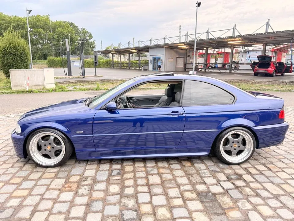 BMW 323I