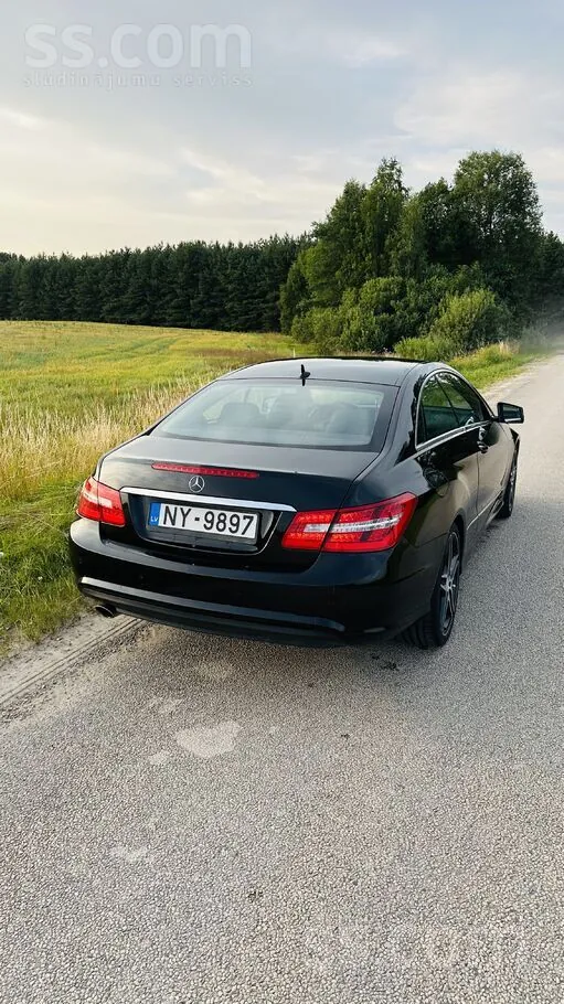 Mercedes-Benz E200 2012 photo 2