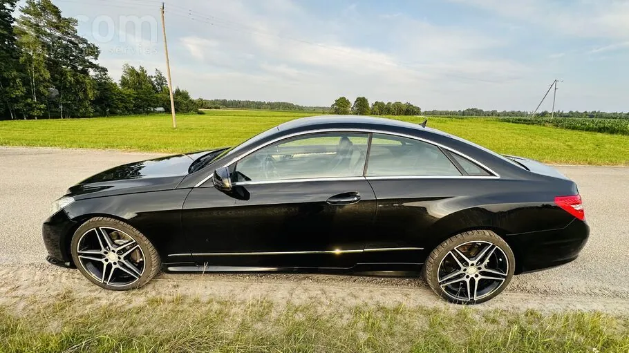 Mercedes-Benz E200 2012 photo 4