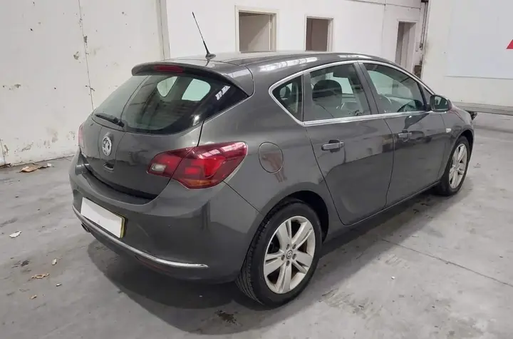 Vauxhall Astra 2013 photo 3