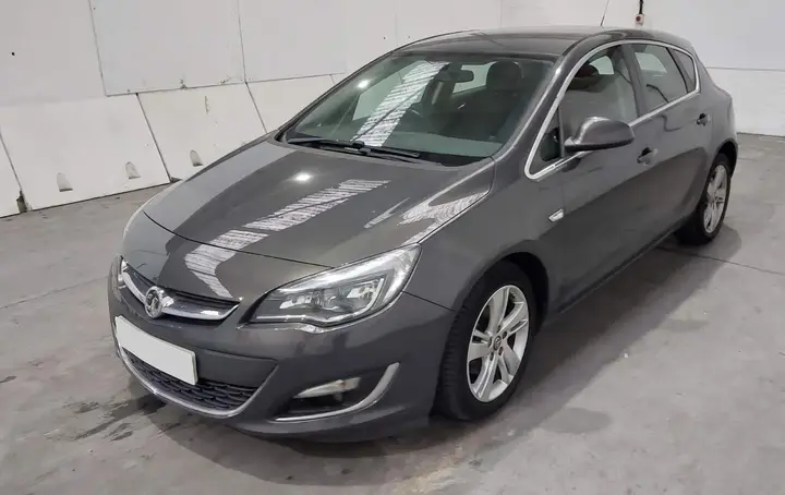 Vauxhall Astra 2013 photo 2