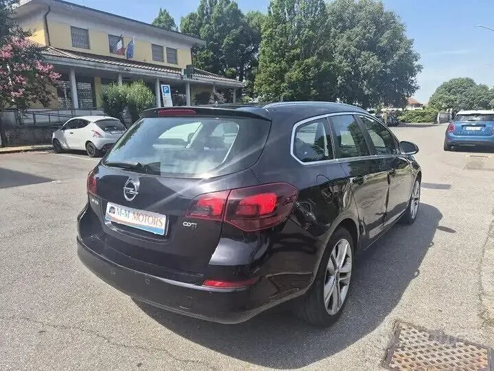 Opel Astra 2011 photo 4