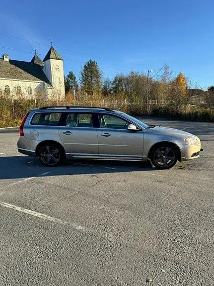 Volvo V70 2010 photo 4