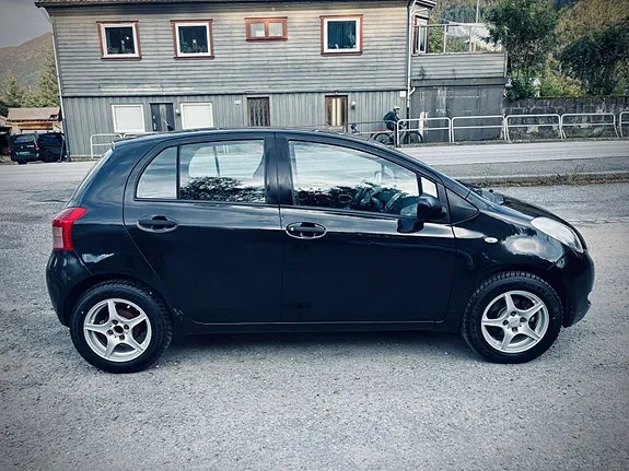 Toyota Yaris 2008 photo 2