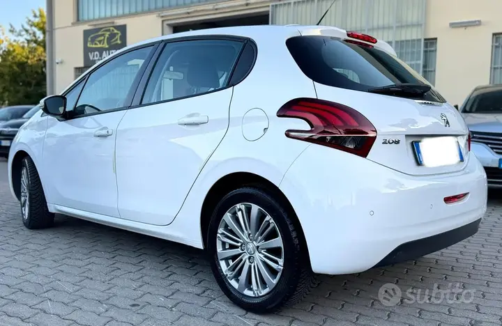 Peugeot 208 2017 photo 5