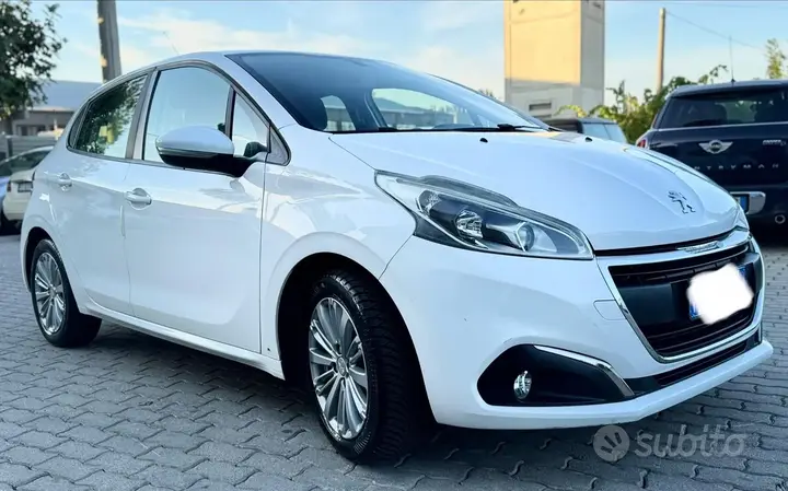 Peugeot 208 2017 photo 3
