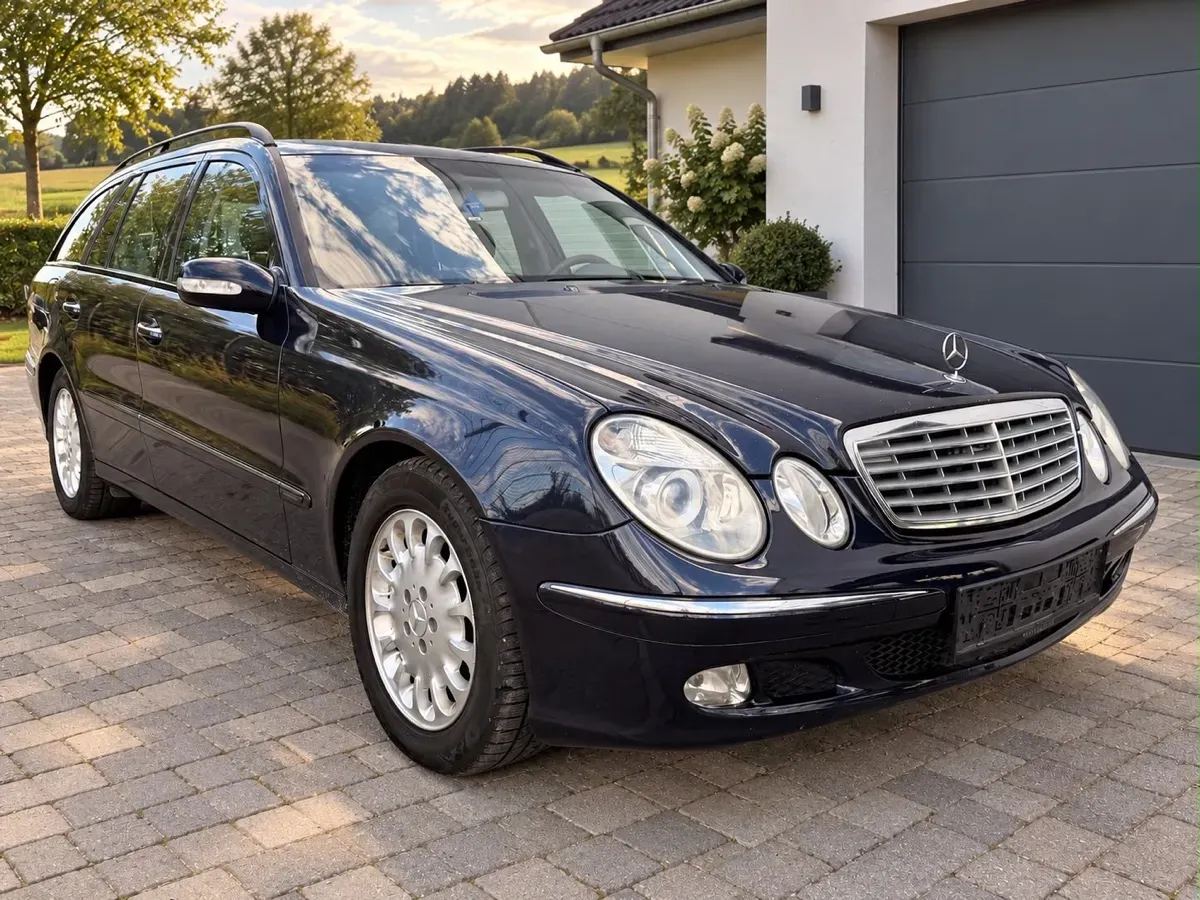 Mercedes-Benz E-Class 2003 photo 2