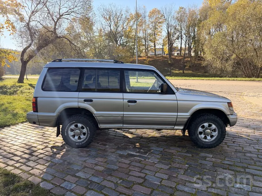 Mitsubishi Pajero 1998 photo 4